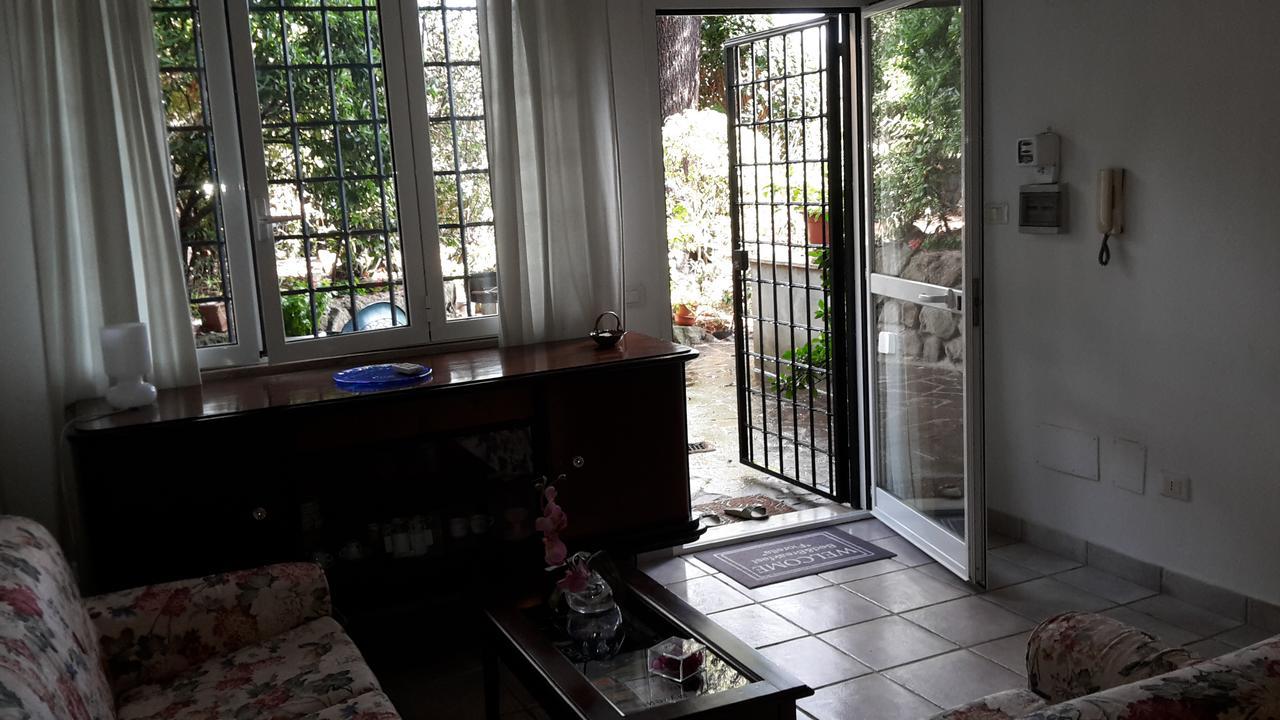 Bed&Breakfast "Fiorella" Sul Lago 카스텔간돌포 외부 사진